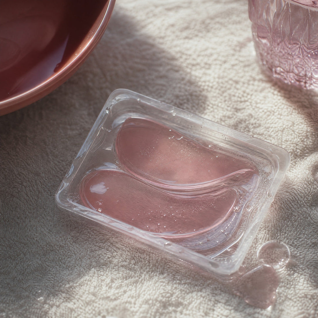 Veridian Skin School featured image for Why Is My Hydrogel Mask Leaking Serum?