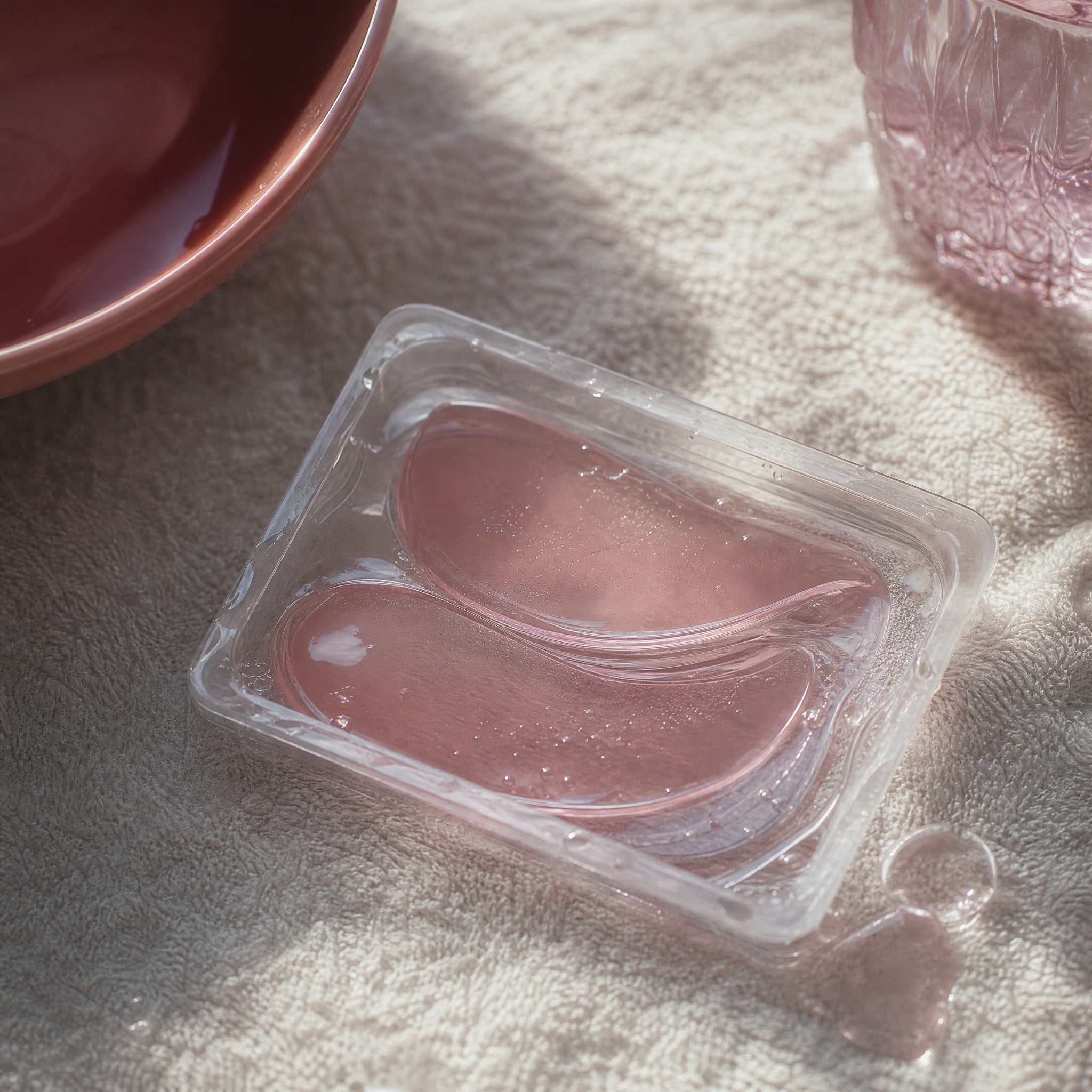 Veridian Skin School featured image for Why Is My Hydrogel Mask Leaking Serum?